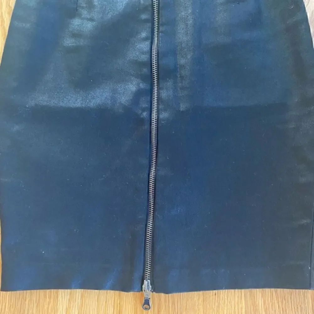 H&M Mini Skirt    - Picture 6 of 9